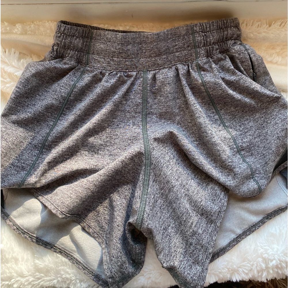 Lululemon hotty hots, grey, size 2, 4”